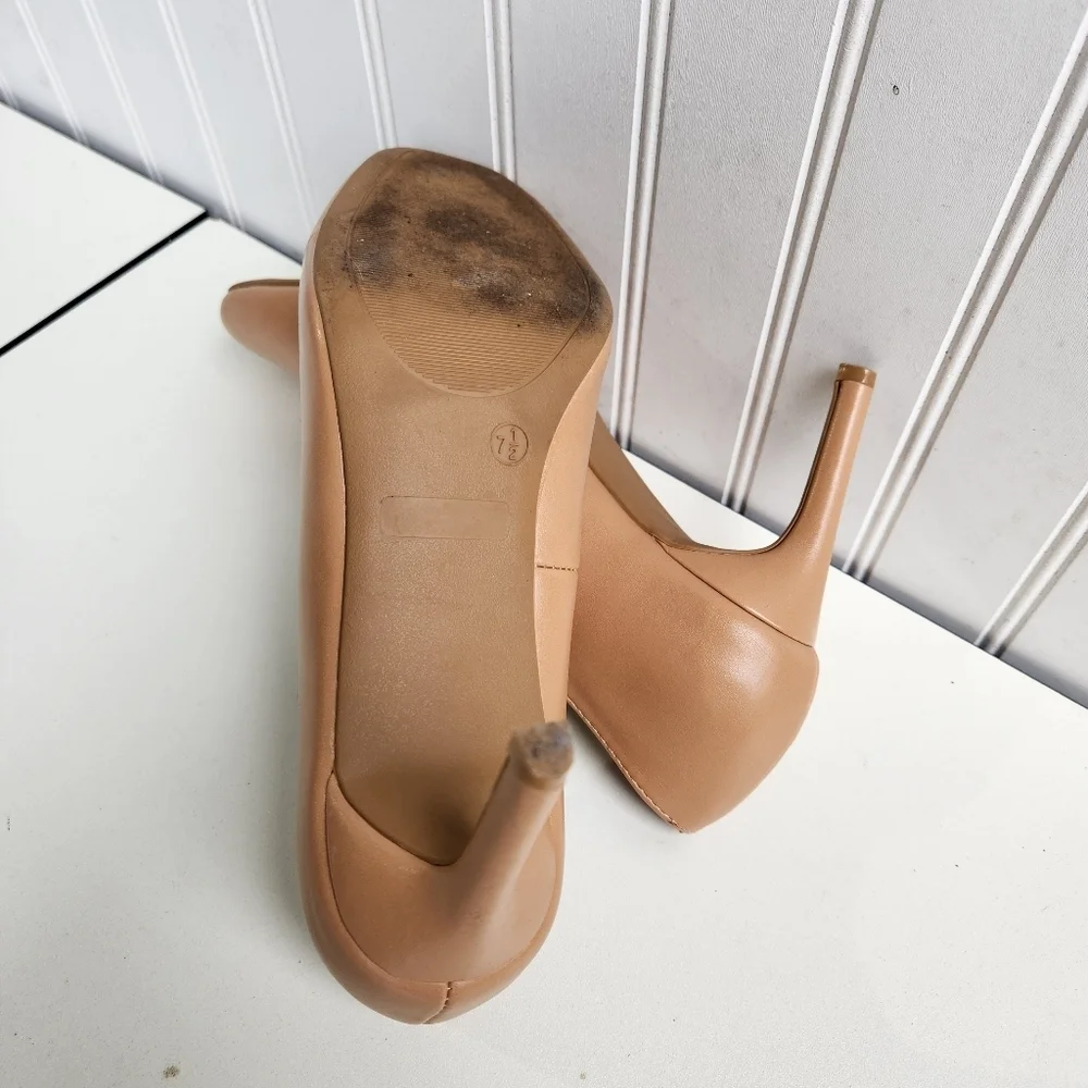 Journee Collection Women's Monalee Square Toe Mid Heel Pumps Tan 9.5